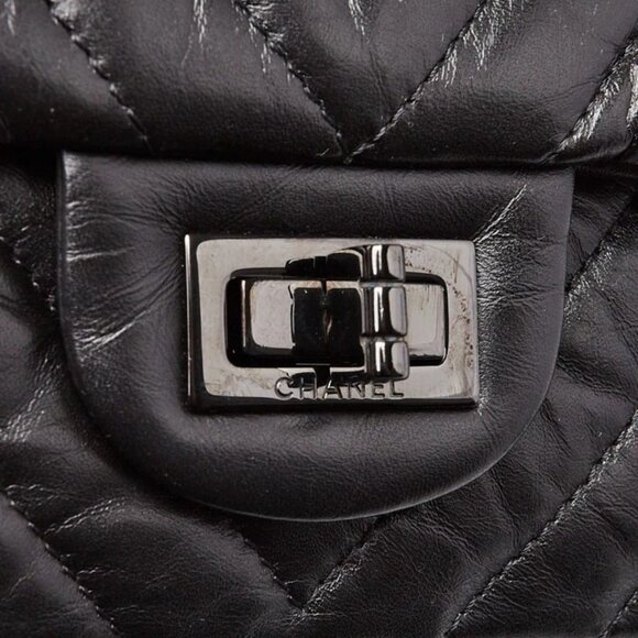Chanel Black 2.55 Reissue Chevron Quilted Calfskin Leather So Black - Picture 7 of 12